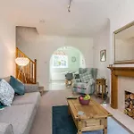 Lovely Home With Four Bedrooms And Private Garden And Parking, Close To Nottingham City Centre