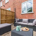 Lovely Home With Four Bedrooms And Private Garden And Parking, Close To Nottingham City Centre