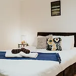 Hounds Gate Luxury Apartments By 1508 Stays