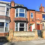Haydn House Luxurious Retreat - 4 Bedroom, 10 Guest Max, Perfect Home Away From Home