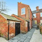 Haydn House Luxurious Retreat - 4 Bedroom, 10 Guest Max, Perfect Home Away From Home