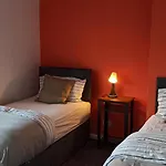 Stunning 3 Bed House Sleeps 5-6, Wifi, Off Street Parking In Nottingham Close To M1