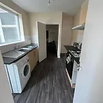 Flat 1, 67 Colwick Road Ng2 4Al