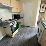 Flat 1, 67 Colwick Road Ng2 4Al