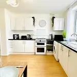 Beautiful 3-Bed Apartment With Driveway Parking