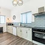 Lionheart Large Luxury Lodge - Sleeps 10- Dog Friendly,Near Sherwood Forest At Fairview Farm Nottingham Great For Family Gatherings ,Groups ,Parties