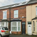 Claude House - Charming 4Bedroom Home