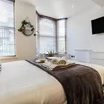 Beautiful Three Bed Flat In Nottingham City Centre