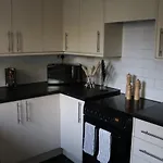 Charming 2 Bed House - Family Friendly
