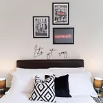 Opulent 2 Bedroom City Centre Apartment