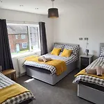 Well Presented 3 Bed House- 9 Guests - Great For Leisure Stays Or Contractors -Ng8 Postcode