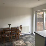 Well Presented 3 Bed House- 9 Guests - Great For Leisure Stays Or Contractors -Ng8 Postcode