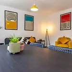 Fantastic Apartment, Short Distance From City Centre, Free Parking