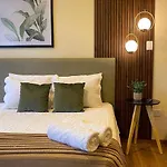 M Sisters Luxury Home In Ng6