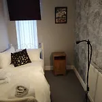 Comfortable 4-Bed House In Hucknall Nottingham