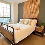 Spacious 2 Bedroom Apartment With Parking