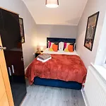 Newly Renovated Perfect Family Home In Nottingham
