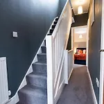 Newly Renovated Perfect Family Home In Nottingham