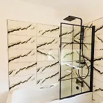 2 Bedroom House By Maison Stays - Free Parking