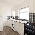 2 Bedroom House By Maison Stays - Free Parking