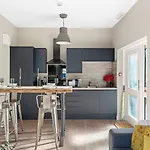 Brand New 1-Bed Flat With Free Parking