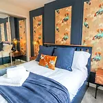 Lovely 1 Bed Apartment With Parking
