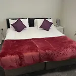 Immaculate Newly Refurbished 4 Bed House