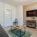 Stayzed N - Ng7 Cosy Home, Free Wifi, Parking, Smart Tv, Next To Nottingham City Centre, Ideal For Long Stays, Lots Of Amenities