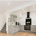 Spacious And Homely House