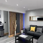 Entire Two Bedroom Guest House & Free Parking