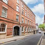Urban Elegance - 2 Bed Luxury City Retreat