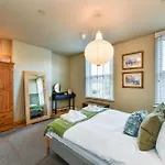 3 Bedroom Semi-Detached House Ideal For Corporate Stays In Nottingham