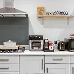 Luxurious 3 Bedroom Apartment In Park Estate