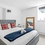 Luxurious 3 Bedroom Apartment In Park Estate