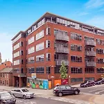 Modern 2 Bdr Flat In Nottingham City Centre With Free Parking