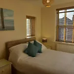 Spacious 2 Double Bed Apartment - Free Parking - Central Beeston Location