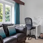 Spacious 4 Bedroom House With Lovely Large Garden