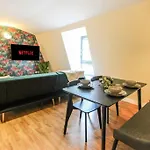 Luxurious 1 Bed Apartment With Free Parking