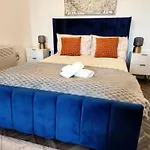 Stylish Serviced Studio Flat With Parking Located Just Off The Vibrant Mansfield Road