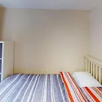 Lovely Two Bed Flat With Free Parking