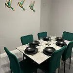 Ringwood Place 3 Bedroom House Ng8