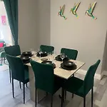 Ringwood Place 3 Bedroom House Ng8