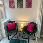 Ringwood Place 3 Bedroom House Ng8