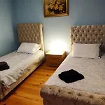 Stunning 3 Bed House Sleeps6