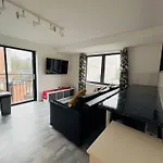 Lovely 2 Bedroom Flat With Free Parking Flat 5