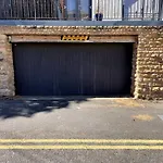 Lovely 2 Bedroom Flat With Free Parking Flat 5