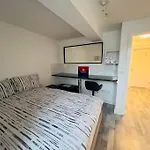 Lovely 2 Bedroom Flat With Free Parking Flat 5