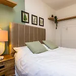 3 Bedroom, Private Orchard, Private Bathroom, Driveway
