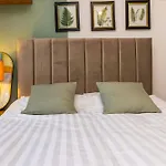 3 Bedroom, Private Orchard, Private Bathroom, Driveway