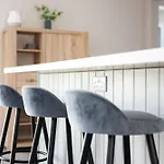 Stylish 4 Bed, Newly Renovated Home In Nottingham